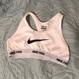 Nike pro sports bra